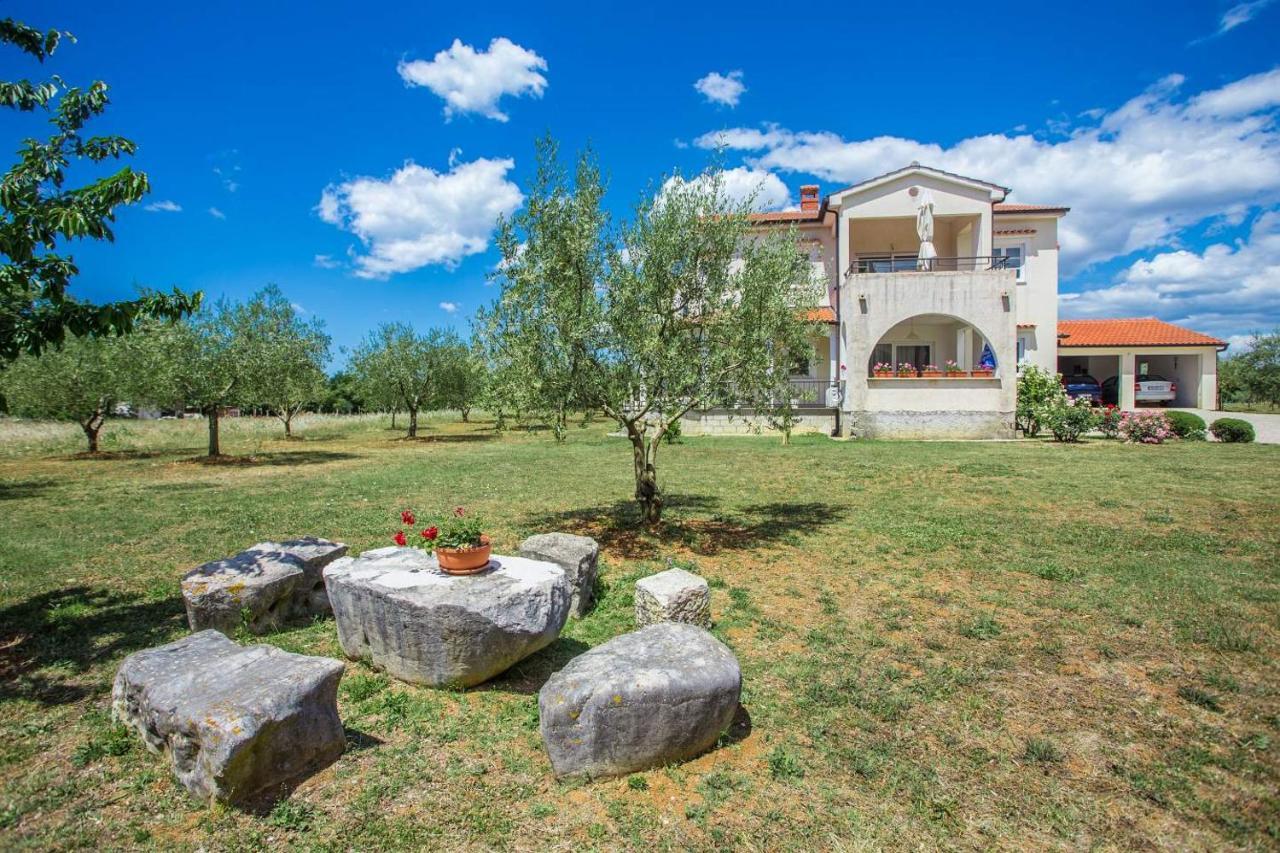 Apartment Mario 2 Poreč Exteriör bild
